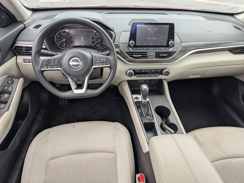 Used 2025 Nissan Altima 2.5 SV FWD image 28