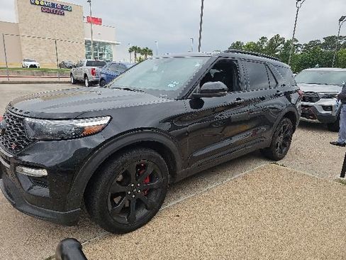 Used 2023 Ford Explorer ST w/ Equipment Group 401A AWD/4WD image 2