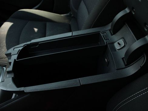 Used 2023 GMC Terrain SLE w/ LPO, Floor Liner Package AWD/4WD image 50