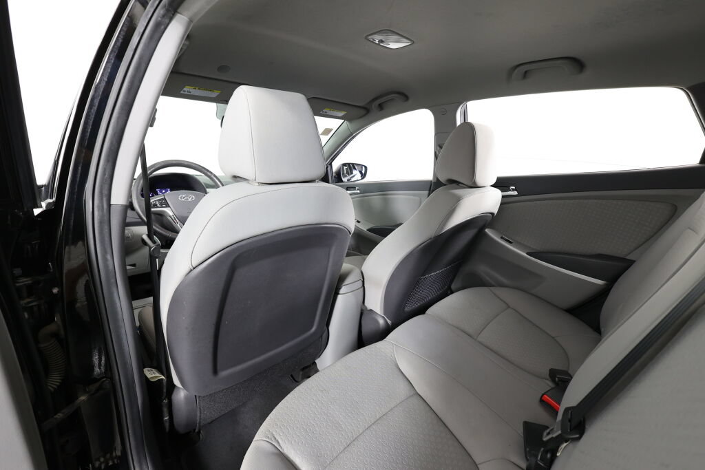 Used 2012 Hyundai Accent SE FWD image 14