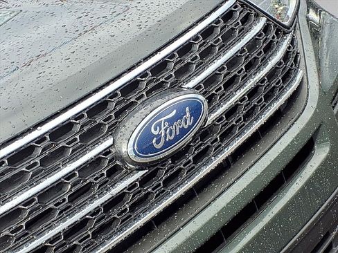 Used 2023 Ford Explorer XLT image 28