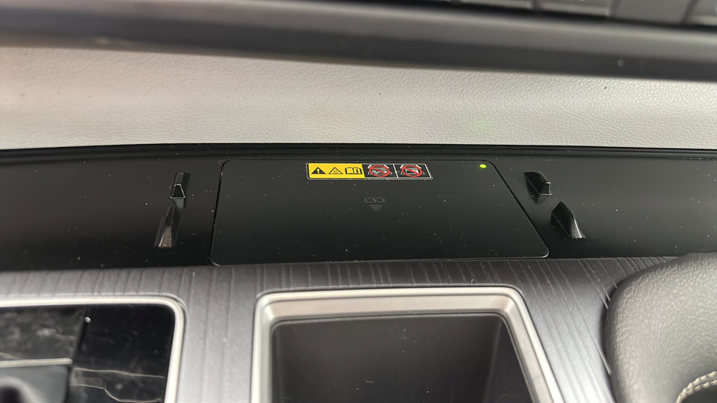 Used 2025 Toyota Sienna XLE FWD image 23