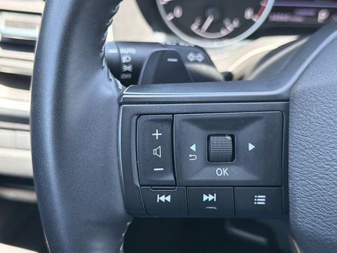 Used 2025 Nissan Rogue SV FWD image 17