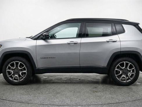 Used 2025 Jeep Compass Trailhawk image 5