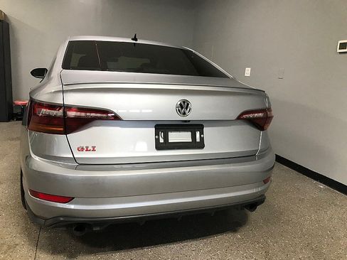 Used 2019 Volkswagen Jetta GLI FWD image 4