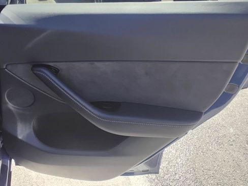 Used 2021 Tesla Model Y Long Range image 22
