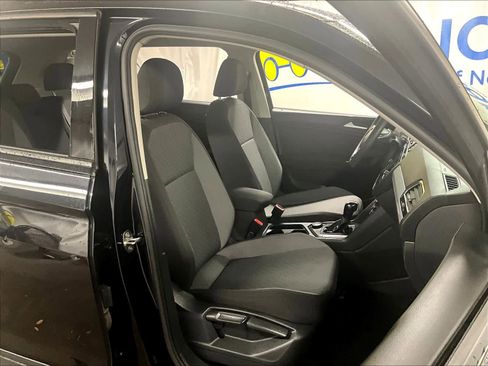 Used 2020 Volkswagen Tiguan S image 11