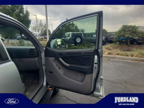 Used 2005 Toyota 4Runner Limited AWD/4WD image 16