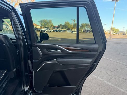 Used 2023 Cadillac Escalade Premium Luxury image 17