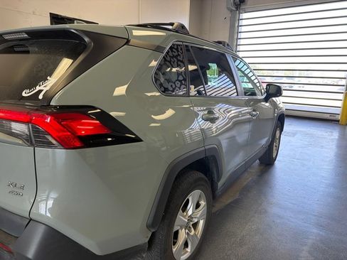 Used 2021 Toyota RAV4 XLE w/ Convenience Package AWD/4WD image 9