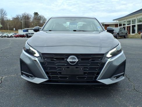 Used 2025 Nissan Altima 2.5 SV image 3