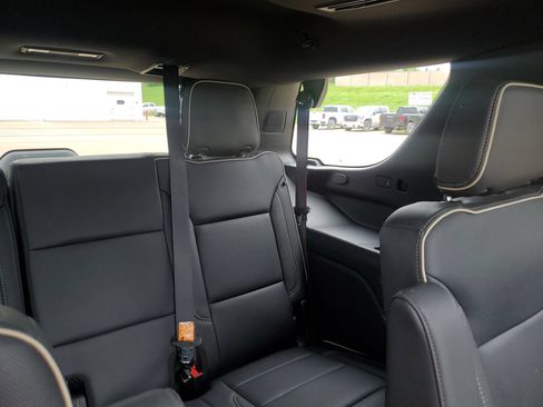 Used 2023 Chevrolet Tahoe Premier AWD/4WD image 15
