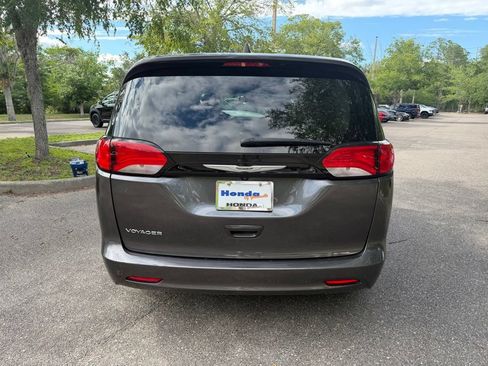 Used 2023 Chrysler Voyager LX FWD image 5
