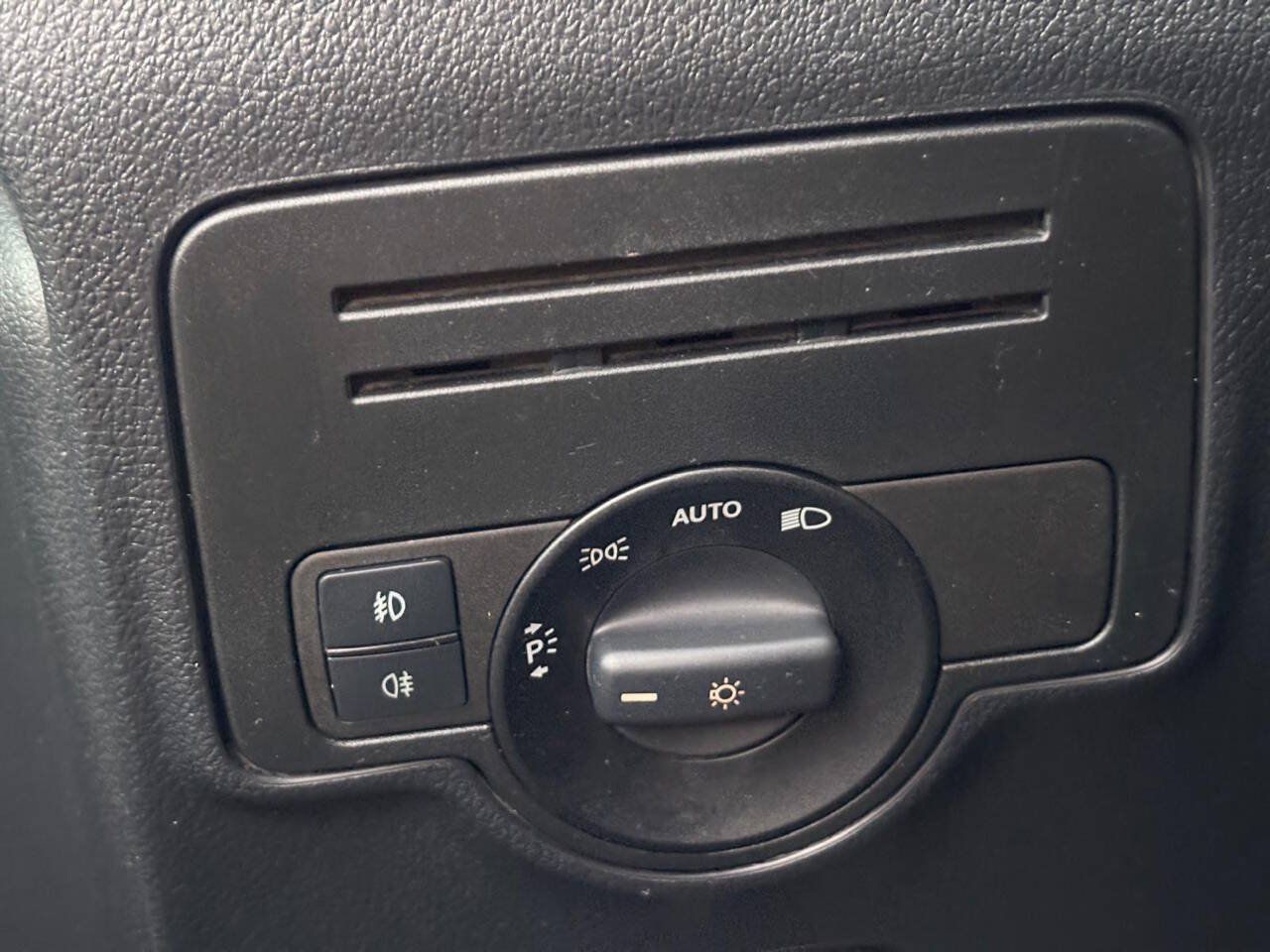 Used 2018 Mercedes-Benz Metris Passenger image 26