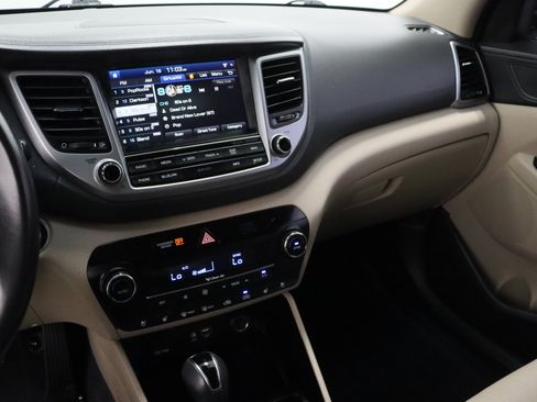 Used 2016 Hyundai Tucson Limited w/ Option Group 03 FWD image 16