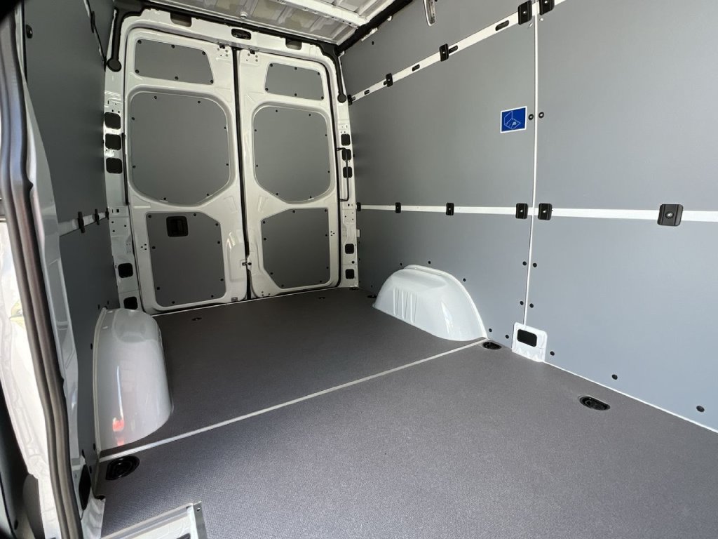 Used 2025 Mercedes-Benz Sprinter 2500 image 24