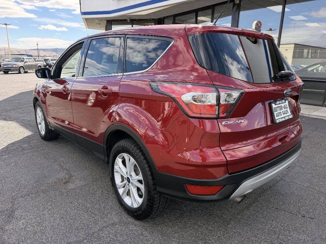 Used 2017 Ford Escape SE AWD/4WD image 3