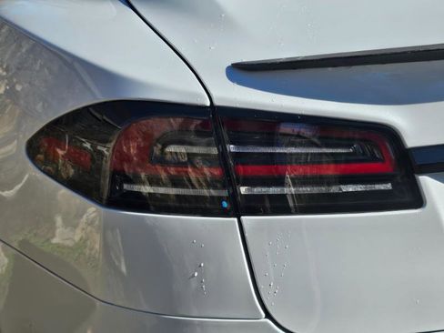 Used 2022 Tesla Model S AWD image 27