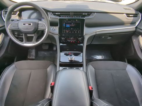 Used 2023 Jeep Grand Cherokee Altitude AWD/4WD image 15