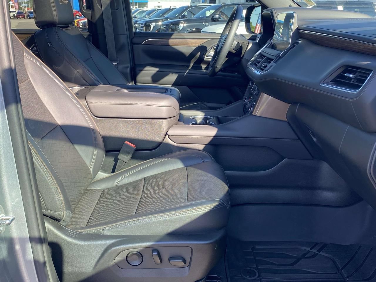 Used 2024 Chevrolet Tahoe High Country w/ Premium Package AWD/4WD image 13