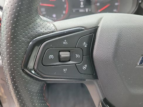 Used 2024 Chevrolet Trax RS FWD image 27