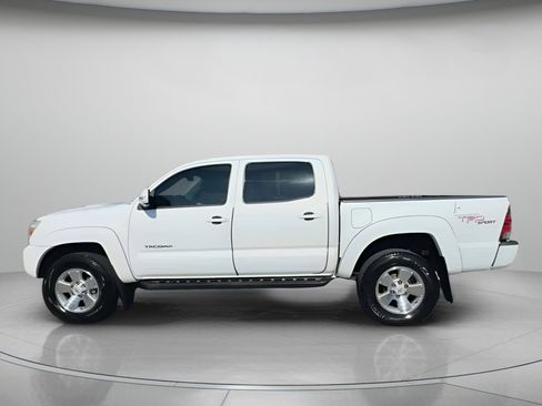 Used 2013 Toyota Tacoma PreRunner image 16