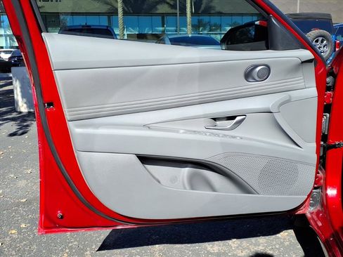 Certified 2025 Hyundai Elantra SEL image 18