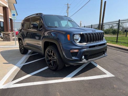 Used 2022 Jeep Renegade Altitude AWD/4WD image 7
