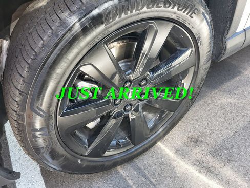 Used 2025 Honda Pilot Black Edition image 4