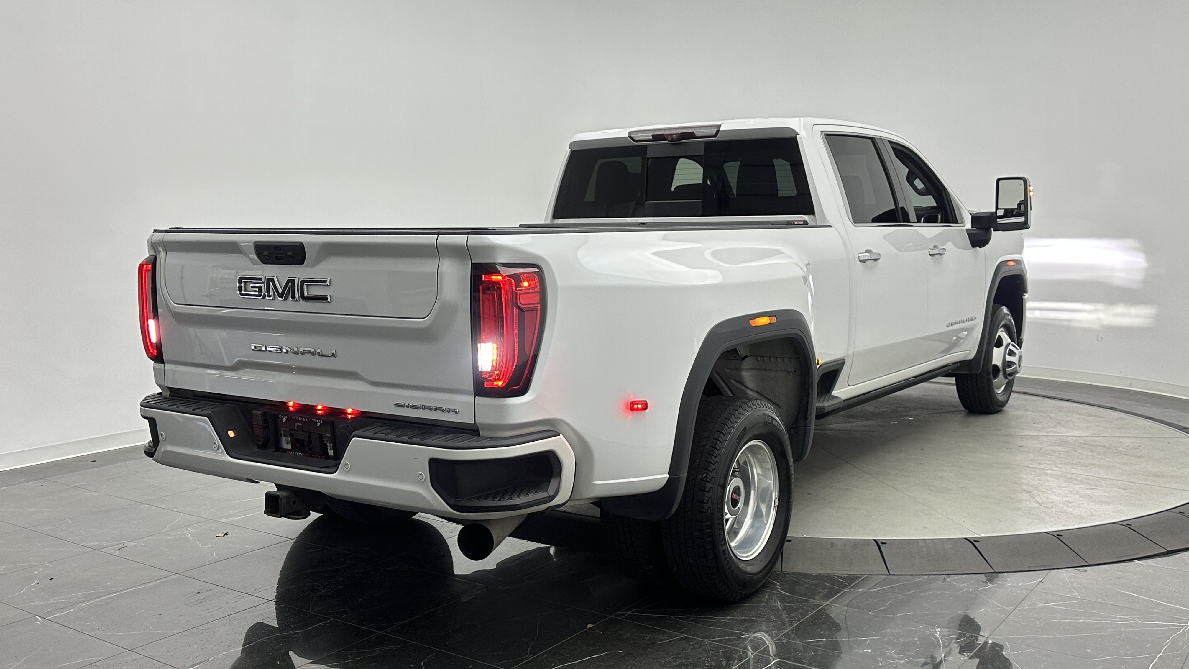 Used 2022 GMC Sierra 3500 Denali w/ Denali Ultimate Package AWD/4WD image 11
