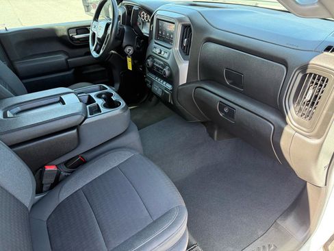 Used 2022 Chevrolet Silverado 2500 Custom w/ Custom Value Package image 17