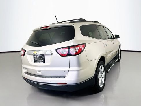 Used 2017 Chevrolet Traverse LT w/ Style and Technology Package FWD image 7
