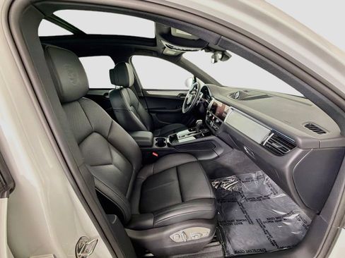 Used 2026 Porsche Macan AWD/4WD image 33