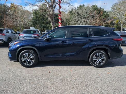 Certified 2023 Toyota Highlander XLE image 8