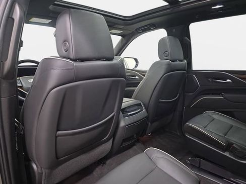 Used 2022 Cadillac Escalade Premium Luxury AWD/4WD image 12