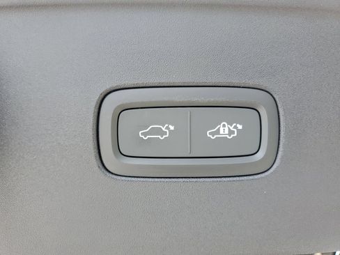 Certified 2025 Volvo EX90 Ultra AWD/4WD image 10