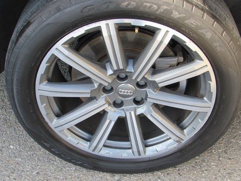 Used 2017 Audi Q7 3.0T Premium Plus image 28