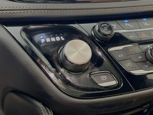 Used 2023 Chrysler Pacifica Pinnacle image 18