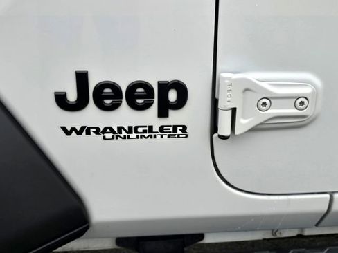 Certified 2021 Jeep Wrangler Unlimited Willys image 24