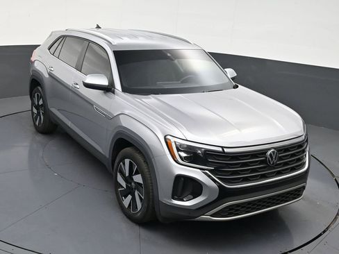 Used 2024 Volkswagen Atlas Cross Sport SE image 19