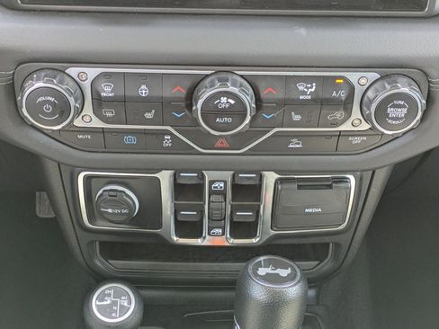 Used 2024 Jeep Wrangler Sahara AWD/4WD image 19