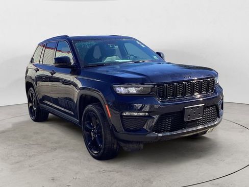 Used 2024 Jeep Grand Cherokee Limited w/ Black Appearance Package image 7