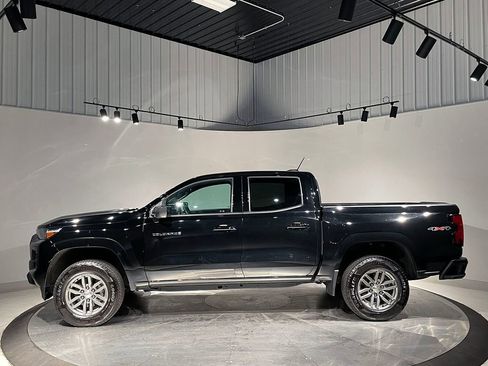 Used 2024 Chevrolet Colorado LT w/ LT Convenience Package II AWD/4WD image 16