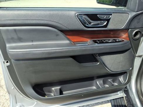 Used 2024 Lincoln Navigator Premiere AWD/4WD image 13