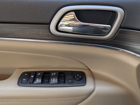 Used 2021 Jeep Grand Cherokee Limited image 16