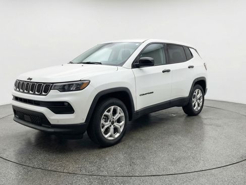 Used 2025 Jeep Compass Latitude AWD/4WD image 3