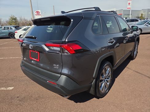 Used 2023 Toyota RAV4 XLE Premium image 3
