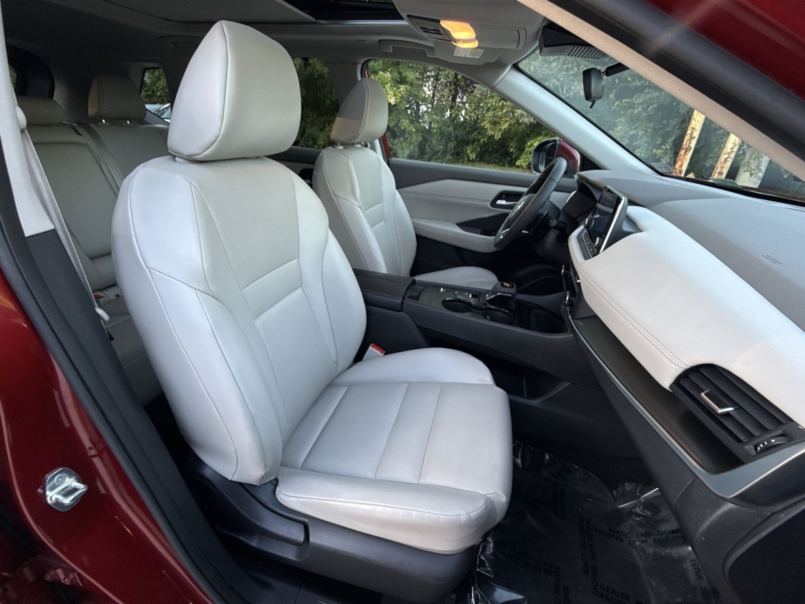 Used 2023 Nissan Rogue SV w/ SV Premium B Package FWD image 30