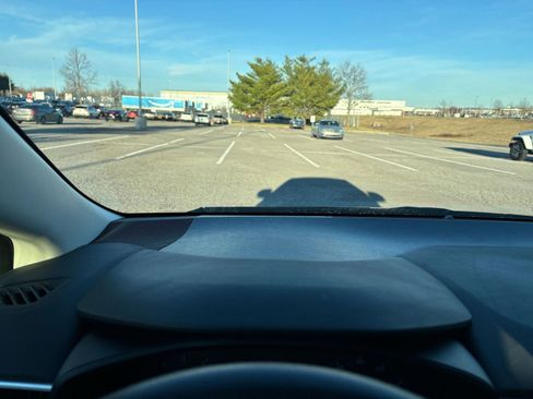 Used 2025 Toyota Corolla LE image 33