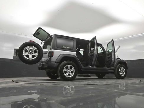 Used 2018 Jeep Wrangler Unlimited Sport S AWD/4WD image 44